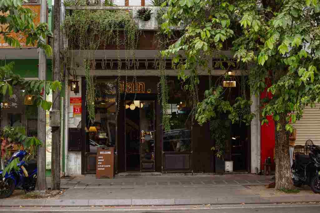 Tan cafe mang đến một không gian mát mẻ và yên bình đậm chất hoài cổ